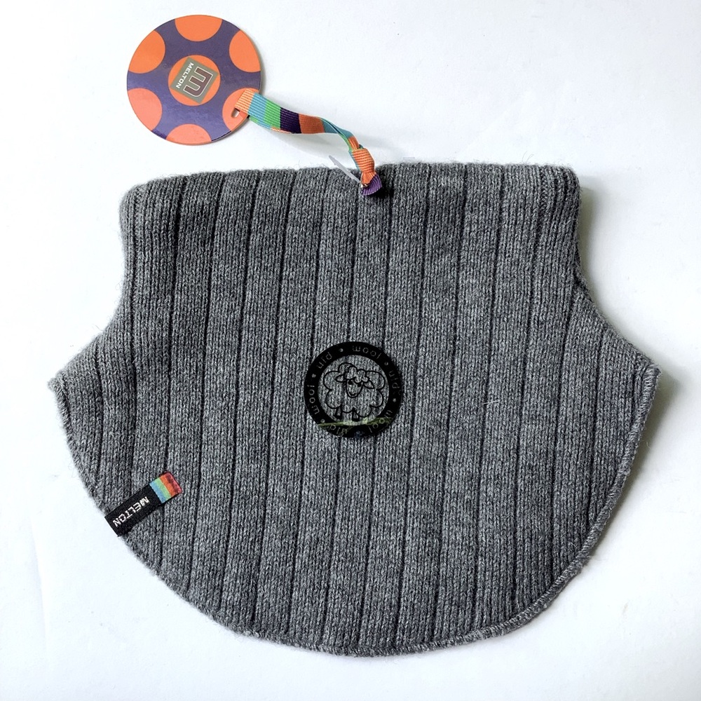 Melton kids gray knit neck warmer Size3-6 yr old ( runs small) NWT